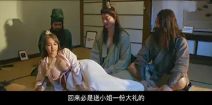 Quan hệ tình dục với em gái cùng cha khác mẹ trong bếp khi bạn trai cô ấy không chú ý