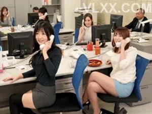 [Không kiểm duyệt] Nobo Wudi??: Tôi nghiện sex nên đã lôi kéo bạn thân của mình vào ngành công nghiệp tình dục để kiếm tiền. Cô ấy thật xinh đẹp, thật quyến rũ, và chúng tôi đã quan hệ tay ba và thủ dâm, xoa bóp ngực cho nhau, và ngay lúc tôi nhìn thấy cô ấy chạm vào ngực và quan hệ với âm hộ của mình, tôi đã cương cứng! !