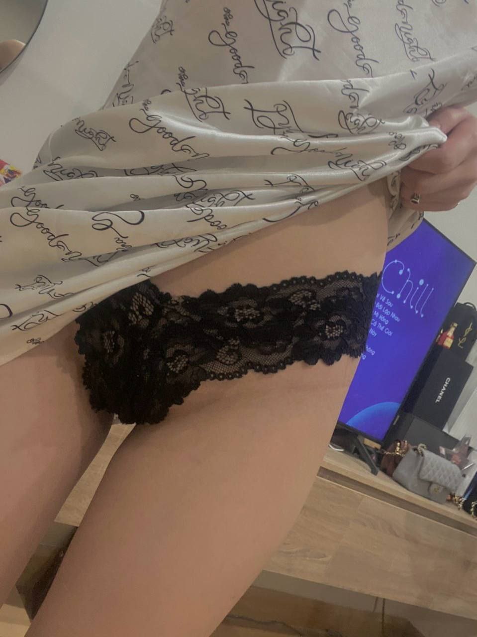 Asian babe with a hairy pussy